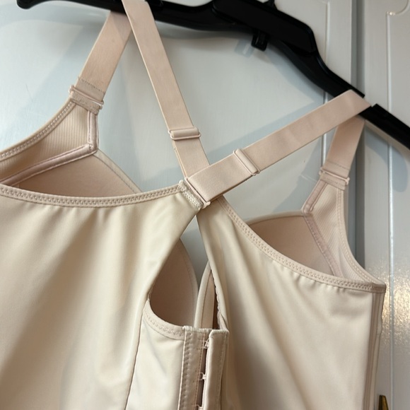 NWOT EXTRA WIDE BAND BRA. Size 44DDD. CREAM. NO underwire. EXCELLENT CONDITION. - Picture 10 of 10